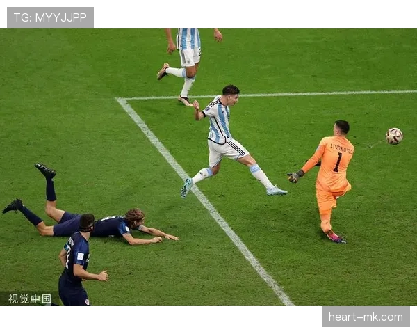 阿尔瓦雷斯位置争议：终结者还是全能中场？