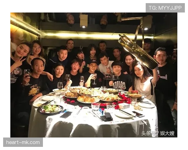 肖若腾真是没谁了，场上拼得跟疯了，场下连吃个饭都像明星走红毯